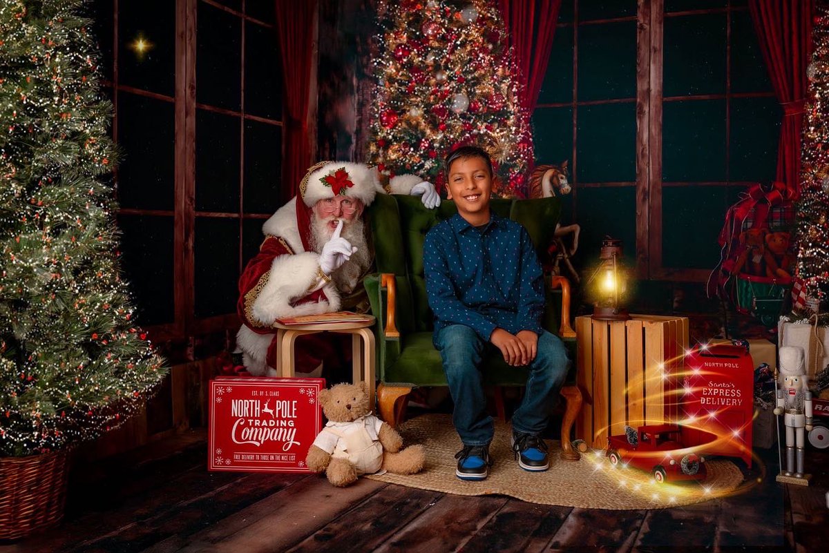 crystalcgar's tweet photo. Merry Christmas from our family to yours! 🎄❤️🎅🏼 #Christmas2022 

📸: @okape_photography https://t.co/yRWFf2pGZ2