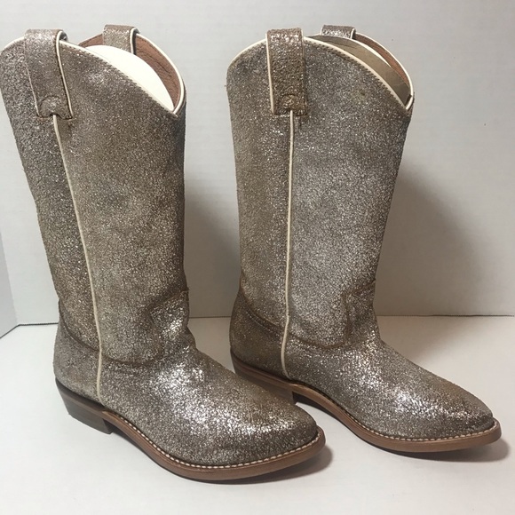SusanPruett15's tweet photo. So good I had to share! Check out all the items I'm loving on @Poshmarkapp #poshmark #fashion #style #shopmycloset #sleighhill #frye #adidas: https://t.co/RAk6g4q22E https://t.co/yZQBedwwEt