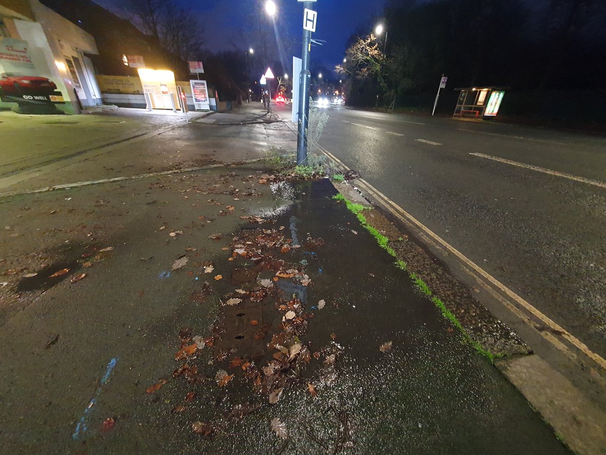 cpneighbours's tweet photo. Dear @thameswater 
There is a fast flow #tweetaleak from a Fire Hydrant outside 4 Crystal Palace Parade, SE19 1UN. Priority inspection and repair recommended. https://t.co/AxnUZYF665