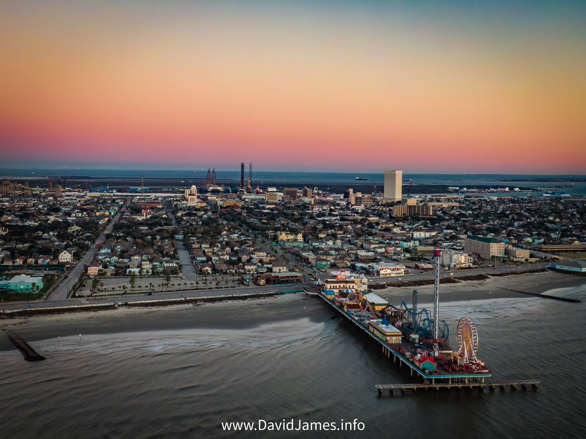 SaltyDGalveston's tweet photo. Merry Christmas Galveston! https://t.co/CRBIy3gGbB