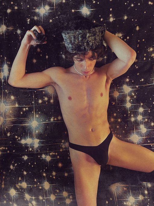 looking for a cristmas cuddle buddy https://t.co/9FzbArcLPx