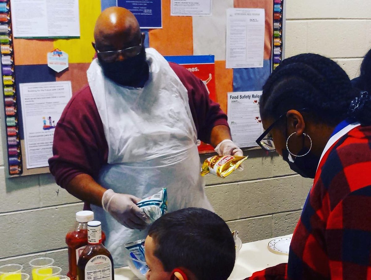 CarolKazeem's tweet photo. Had an awesome time with the babies at the Boys &amp; Girls club holiday party. It's nothing like seeing a smile on a child's face! https://t.co/9367kMmlCh