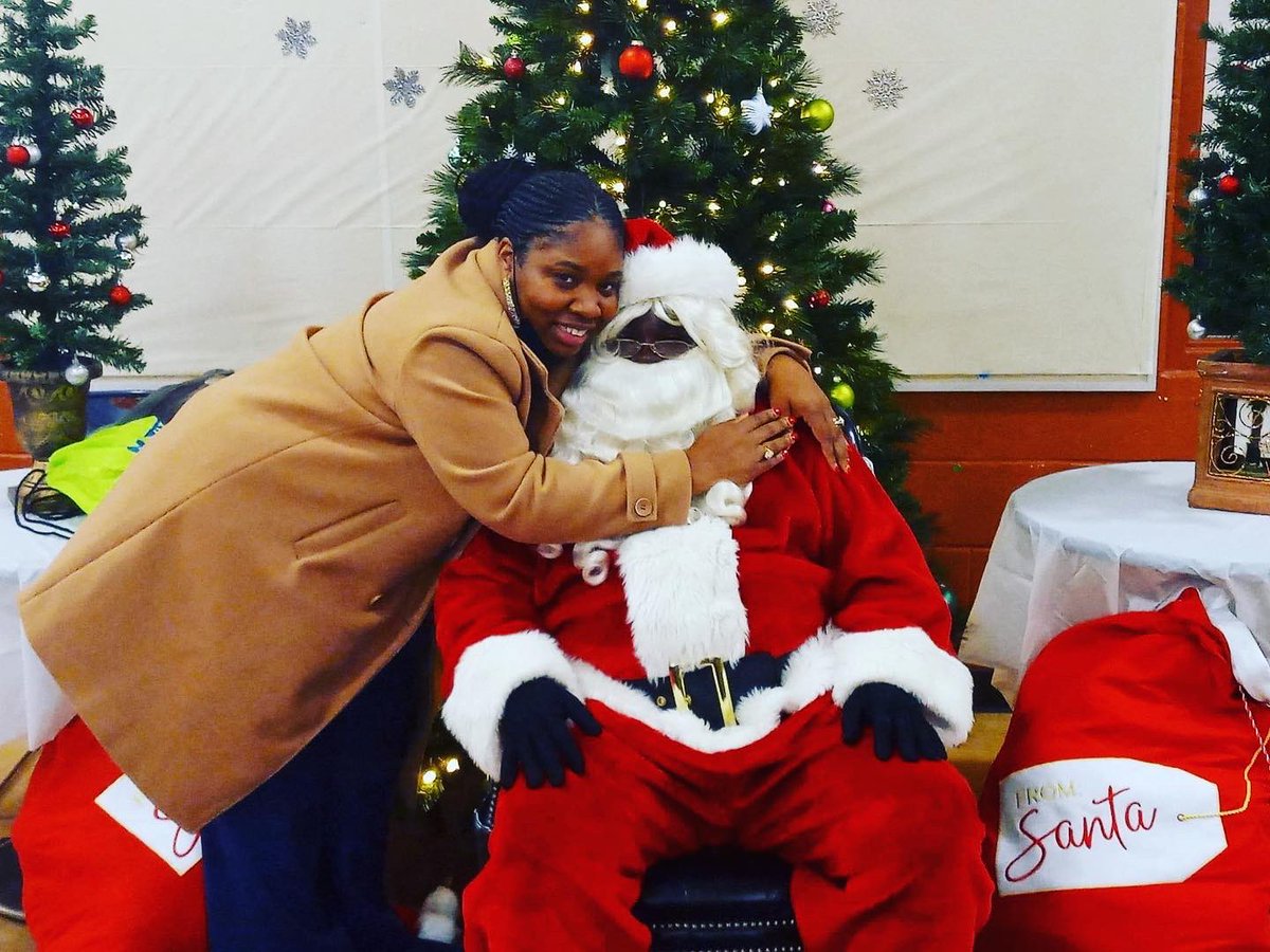 CarolKazeem's tweet photo. Had an awesome time with the babies at the Boys &amp; Girls club holiday party. It's nothing like seeing a smile on a child's face! https://t.co/9367kMmlCh