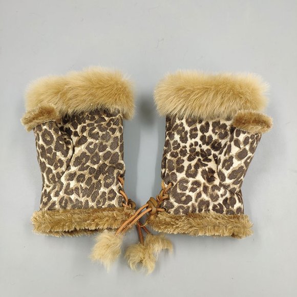 jakhot10's tweet photo. So good I had to share! Check out all the items I'm loving on @Poshmarkapp #poshmark #fashion #style #shopmycloset: https://t.co/ct5KIFOrQ1 https://t.co/JIFnIfJ1ug