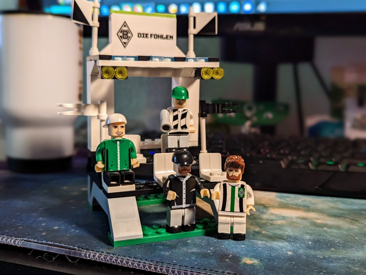 Friedrich! Don't you DARE let that little upstart Sane score on you!! And get a haircut man! #MerryChristmas  <a href="/borussia_en/">Gladbach</a>