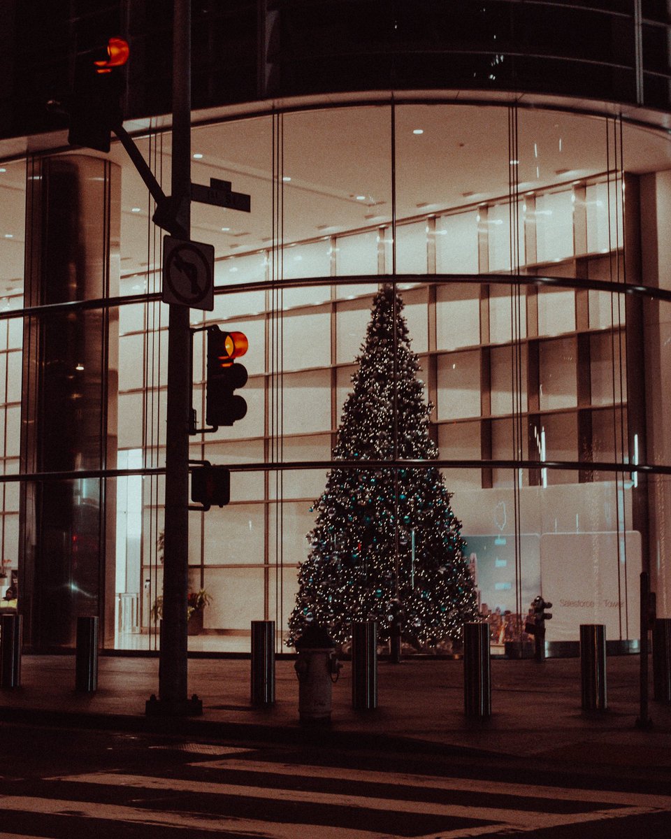 jov3000's tweet photo. merry christmas 🎄 https://t.co/9CN9SM7tBX