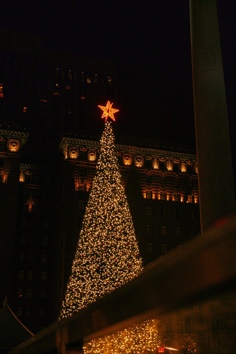 jov3000's tweet photo. merry christmas 🎄 https://t.co/9CN9SM7tBX