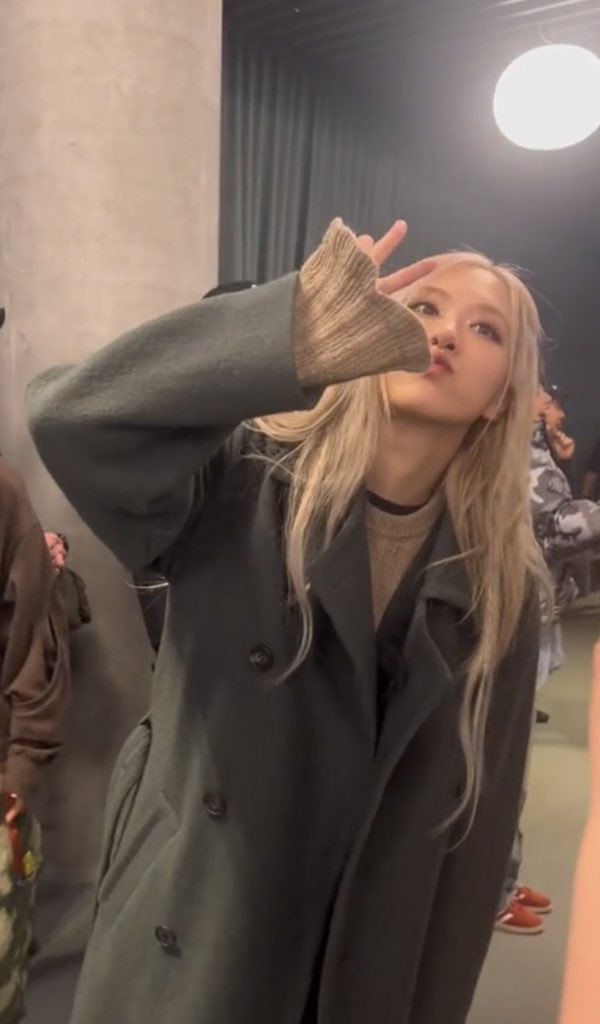 roseyloops's tweet image. the prettiest girl