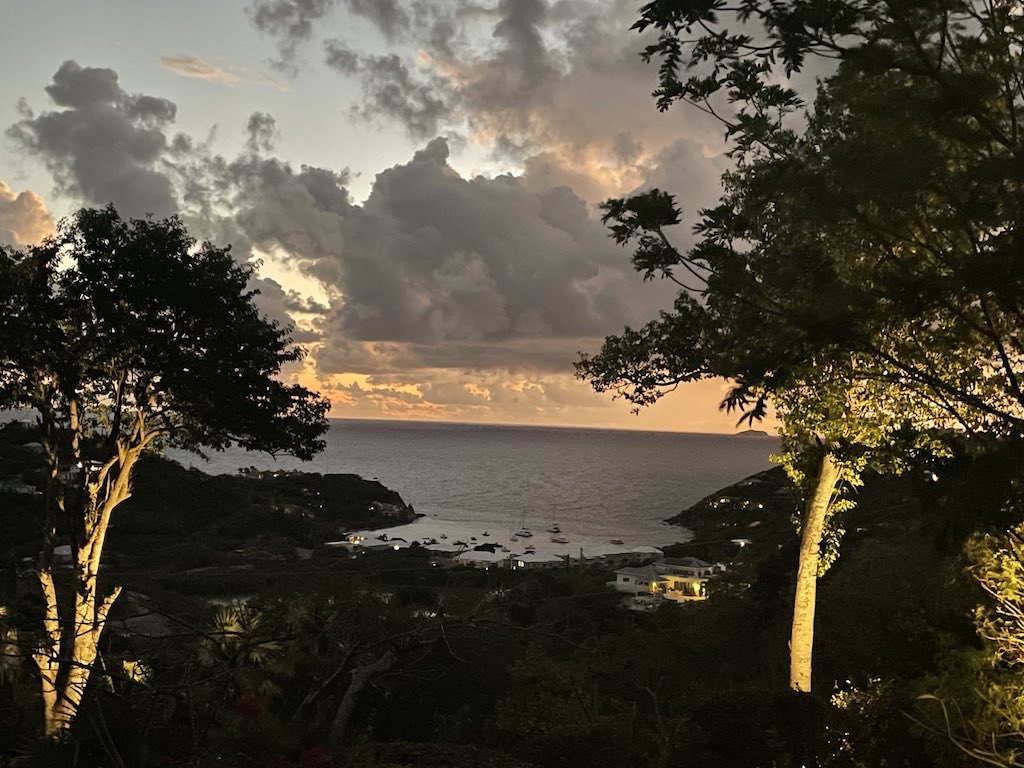 KraigRahe's tweet photo. Check out this property on Vrbo #WholeVacation https://t.co/scWwj9ZiG4 https://t.co/94FsrOnv7x
