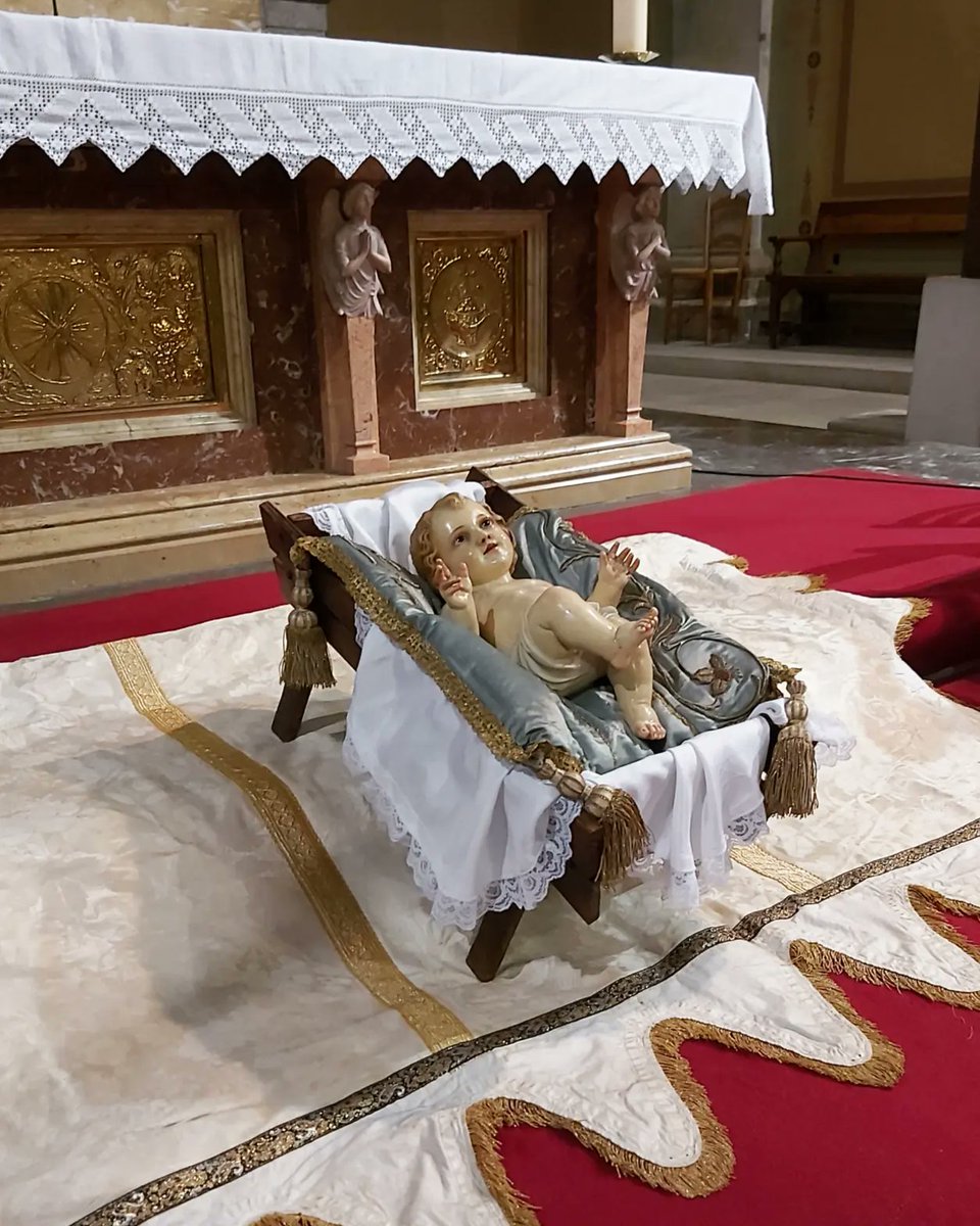 ParroquiaMoia's tweet photo. ✨ Us desitgem un Bon Nadal! 

✝️El naixement de Jesús porta el missatge de Déu als homes i la pau al Món. https://t.co/NZ4WZ1OgyB