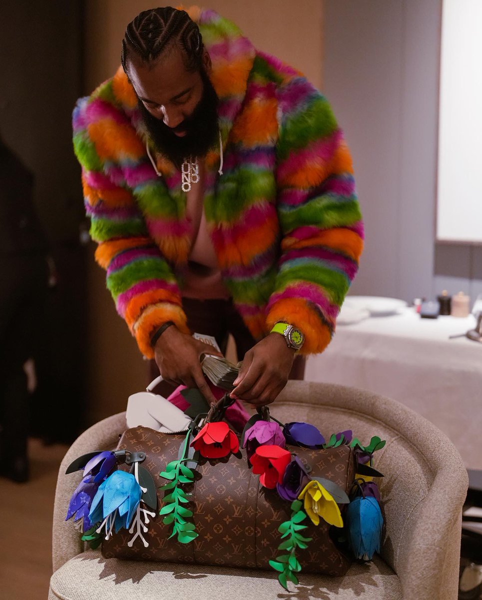 JHarden13's tweet image. Merry Christmas 🎁🎄