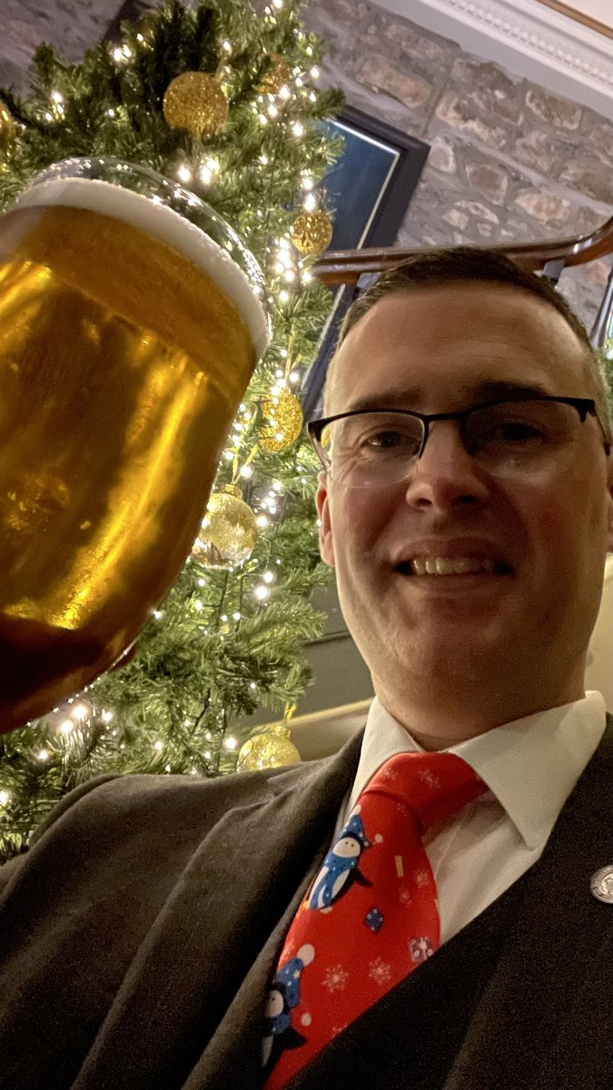 psw1588's tweet photo. My 25th #christmas #day working in a row - DONE #Cheers #dayofftomorrow #pints #hospitality #hotelier https://t.co/35yb4I7eY6