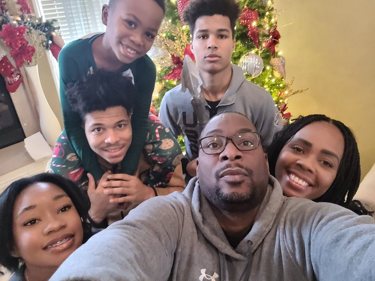 tjawls's tweet photo. Merry Christmas from the #AwlsFam ππ½π― https://t.co/EnR3v63prQ