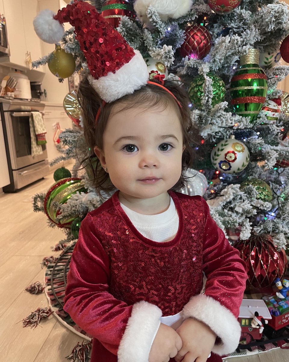 Anna Perez de Tagle-Kline tweet media