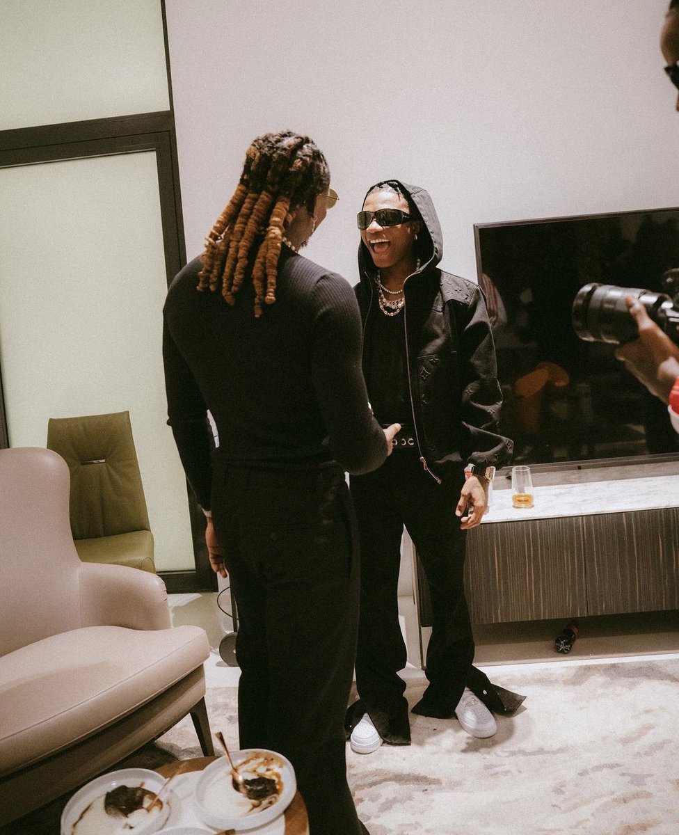 WizkidGallery's tweet image. Big Wiz x MR M$NEY 🦁🦅