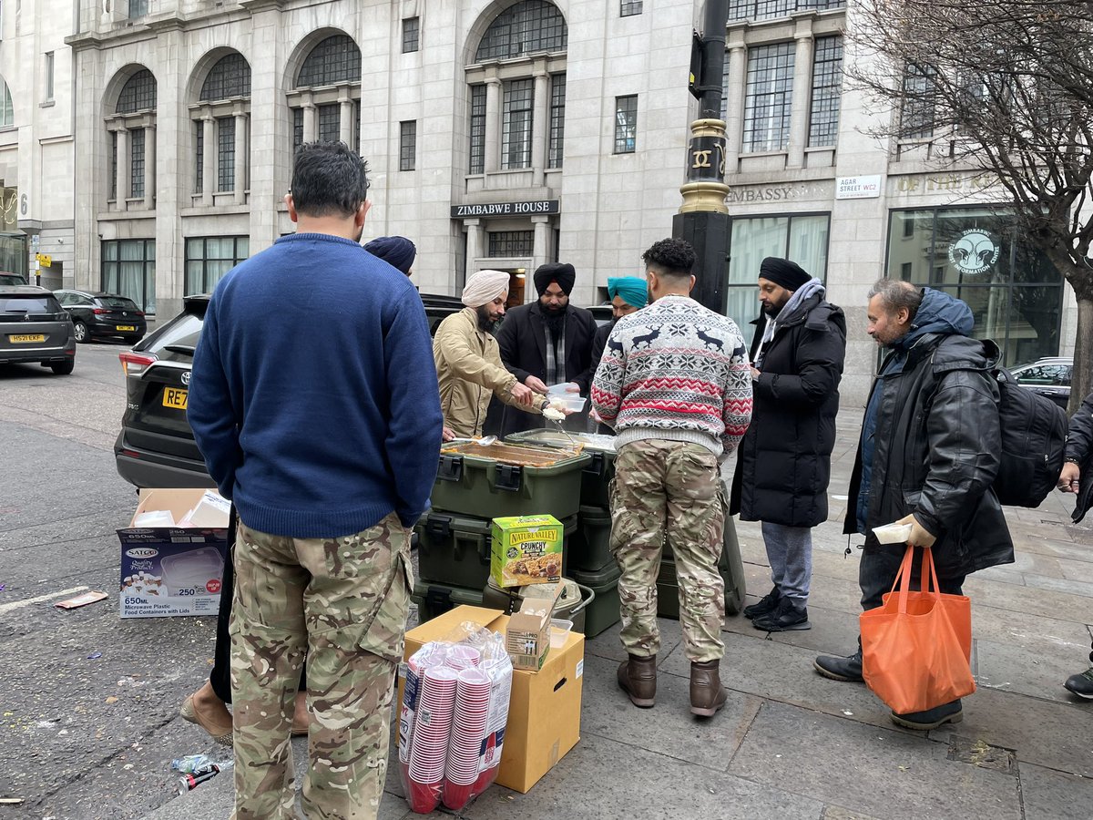 On the day of Christmas when the everyonecelebrates with their loved ones, there are a few members of society who are less fortunate to have a hot meal. We celebrated Xmas by cooking 200 hot meals, hot drinks, onion bhaji and deliver to the homeless on te streets of London.