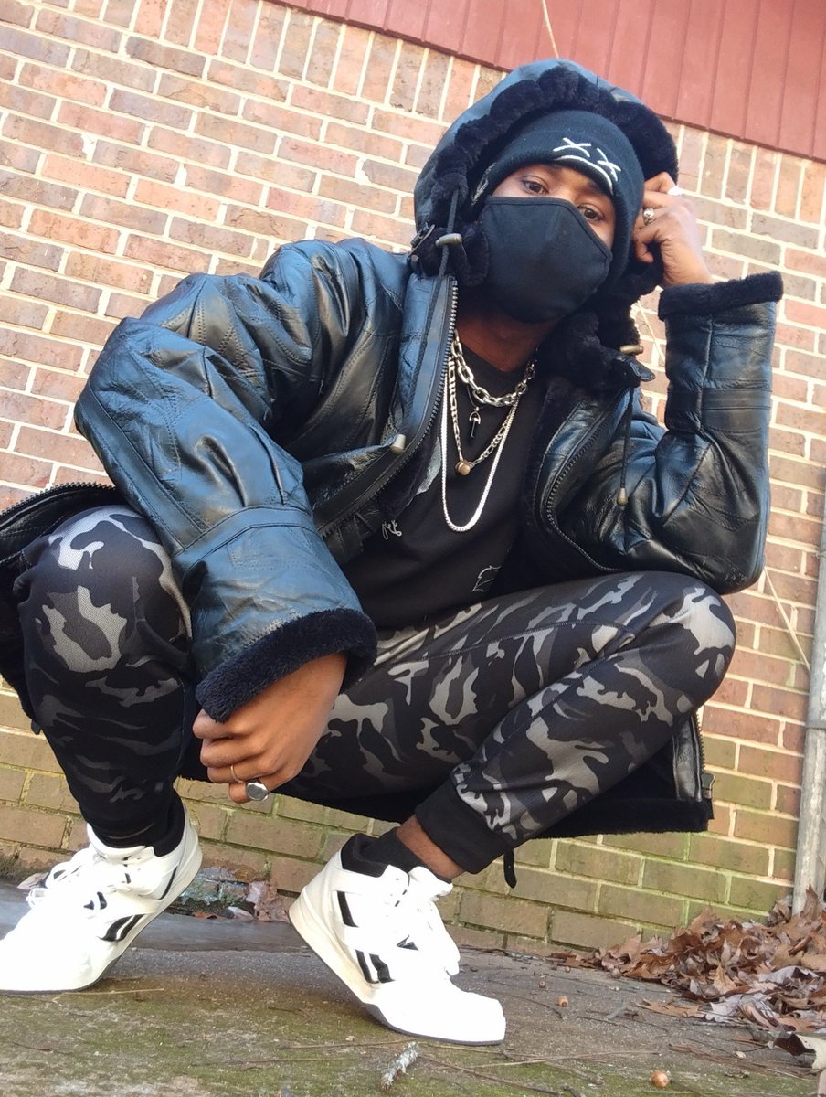 Malik_Nova96's tweet photo. I got that drip drip drip like Nikki Sixx #gothmas #gothicchristmas #traprockstar https://t.co/JaqBkVTTxs