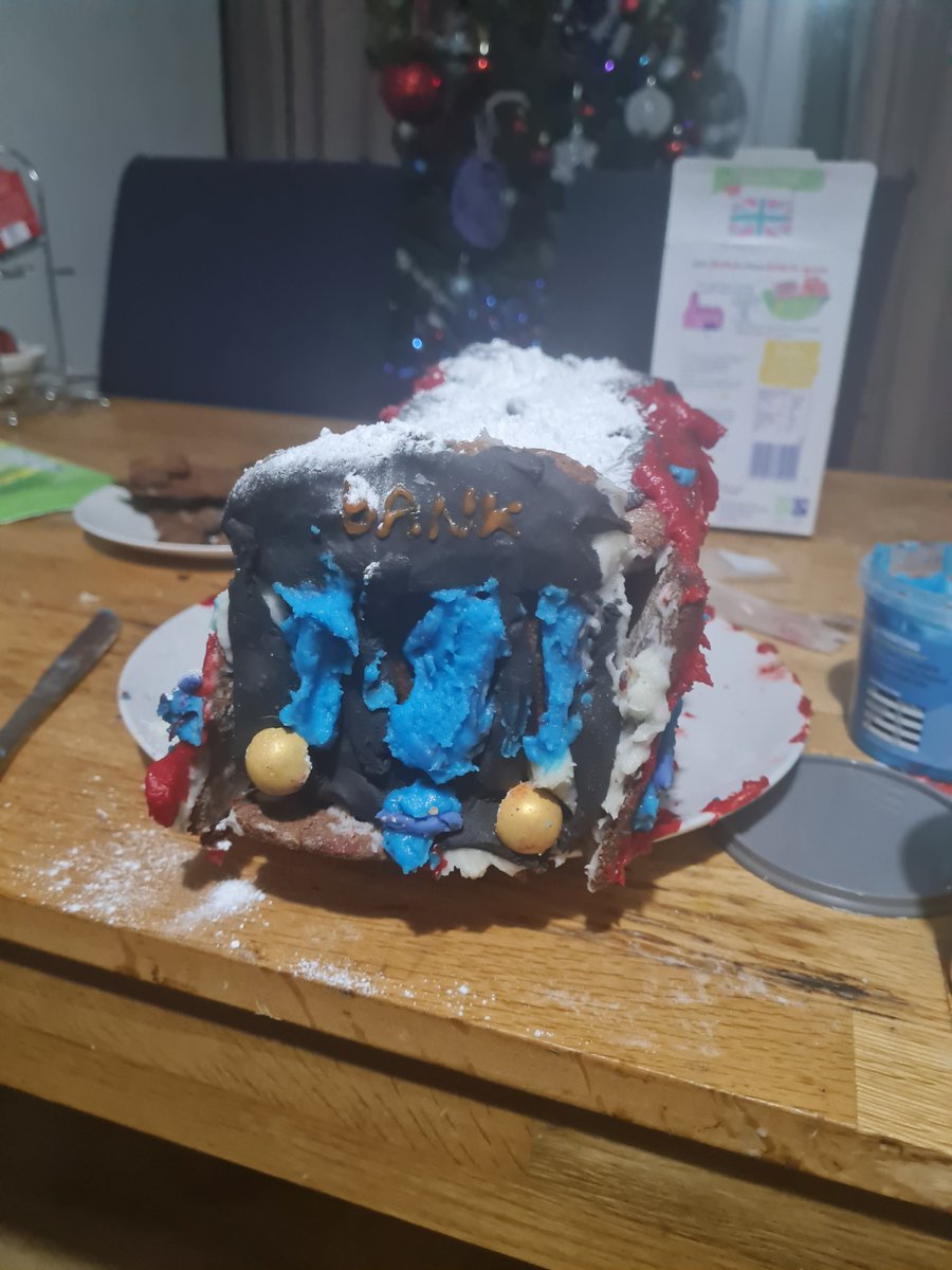 MintNess75's tweet photo. I made a DLR train out of gingerbread. #Christmas2022 #gingerbread #DLR https://t.co/0d6NzbQZIc