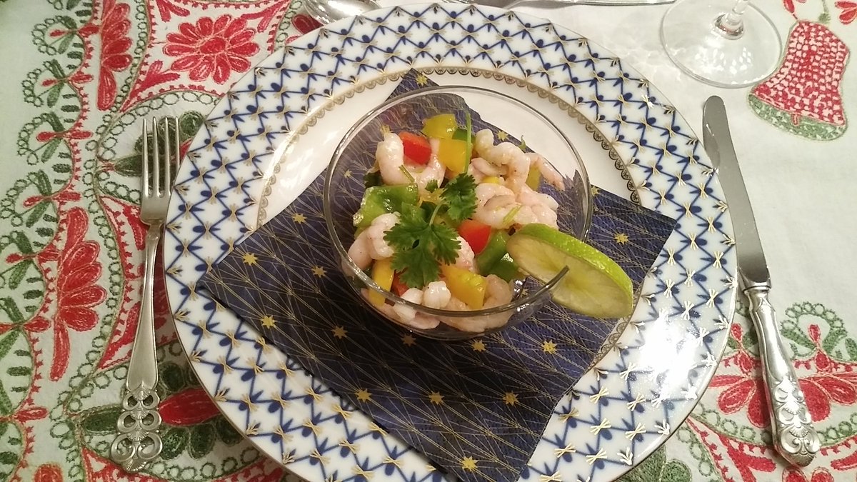 Gleðilegan rækjukokteil og munið að slökkva á mánudagsvekjaraklukkunni.  ❤🌲#alarmvarnir