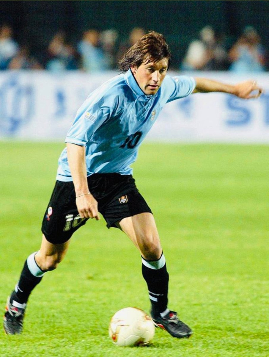 De los jugadores más completos que vi y me tocó compartir. De forma natural y mágica fue de los que mejor trataron la pelota.
Un corazón enorme como su talento.
Descansa en Paz Fabian 🕊️