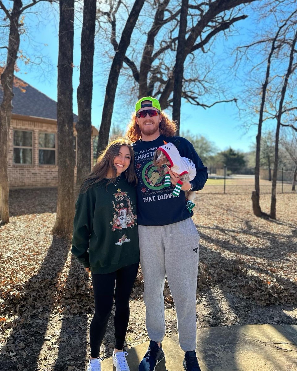 d_maydabeast's tweet image. Merry Christmas from the Mays 🎁