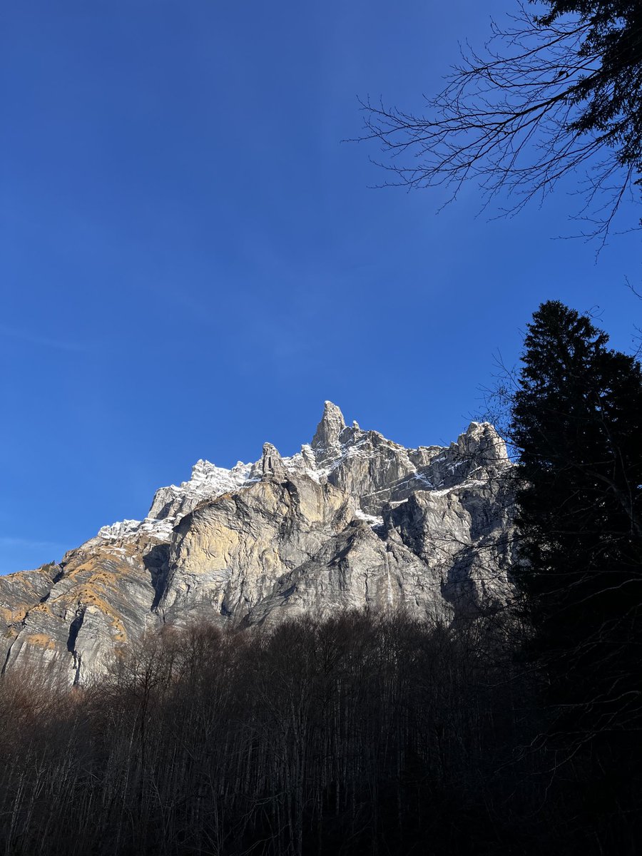 cath_cath_dunn's tweet photo. Happy Christmas! #alps #mountains #sky #christmas #wildplace #blue https://t.co/Zz6VEZ5ga4
