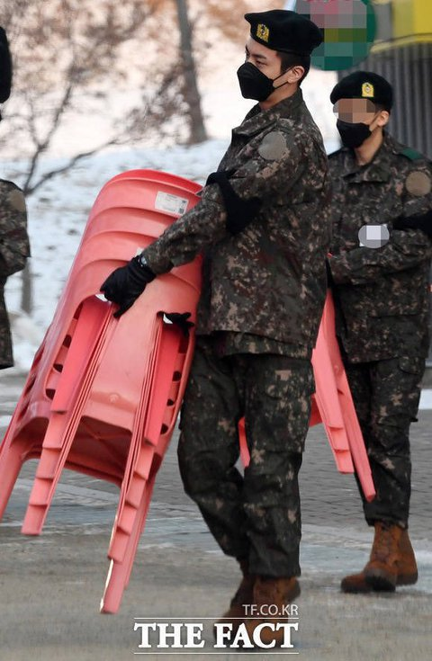 pannchoa's tweet photo. Media releases pictures of Jin serving in the military
https://t.co/HP3sfse7wt https://t.co/Wd2d04yBQH