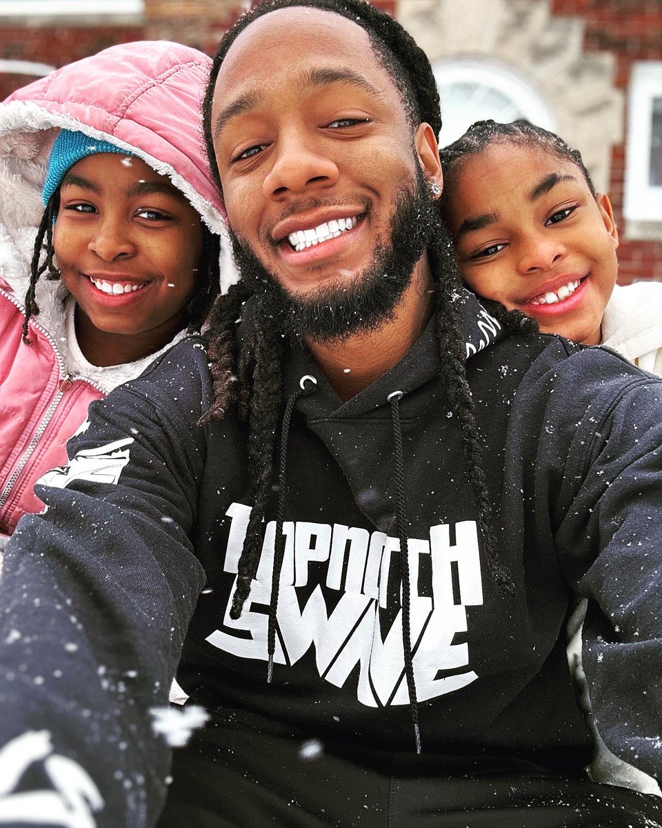 TopNotchSwave's tweet photo. Merry Christmas from us to y’all 💕🎄 #Goddaddy #goddaughters https://t.co/LPOBnwjZOH