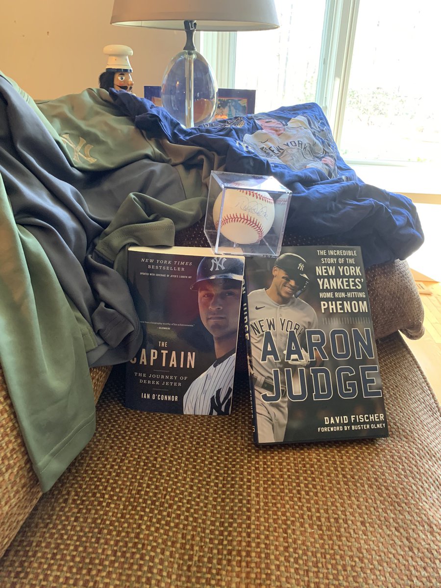 AndrewCaruso77's tweet photo. Yankees Christmas gift haul!! A couple of books by @Ian_OConnor & #DavidFischer, an NYY military green pullover, an Aaron Judge 2022 AL MVP TShirt & a @derekjeter autographed ⚾️!! Swipe to see me wearing the pullover & my camo Yankee cap! Reporting for duty!! 👇🏻🫡 https://t.co/bhydO38BKN