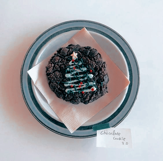 ᅠᅠ
ᅠ  
ᅠᅠ
⠀⠀  ❝  𝐌𝐄𝐑𝐑𝐘  𝐂𝐇𝐑𝐈𝐒𝐓𝐌𝐀𝐒  .ᐟ 
ᅠᅠ
ᅠ  
ᅠᅠ
━━Oe, feliz navidad, eso.