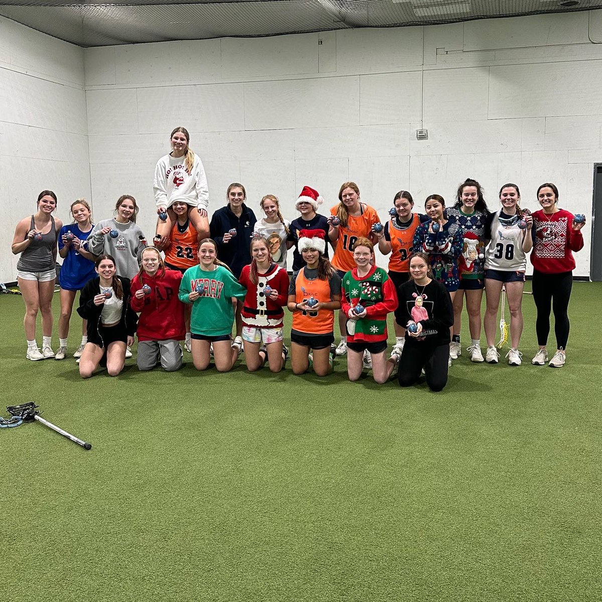 Wishing a very Merry Christmas to our Brave Lacrosse fam + STL lacrosse community! May everyone have a great time of rest at home with families (and the pups!) 🎄