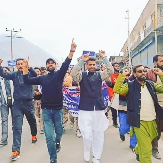 KalasMasood's tweet photo. Jindagi mein har kabhi nahin Mani Jay Jay sake sab waqt Ho usko Allah per dal Dena aur apni Jaan jari rakhna inshallah kamyabi hi paoge 
@shafiqmirza88 @AjazChoudhary_ @MudassirALIBHA2 @  @ChTazeemGujjar3 @AnissaNabi1 @najma
@PanwarSrs
@RafiqBalote @Inspmuddasir @NahimaChoudhary https://t.co/CdOStZ8g3s
