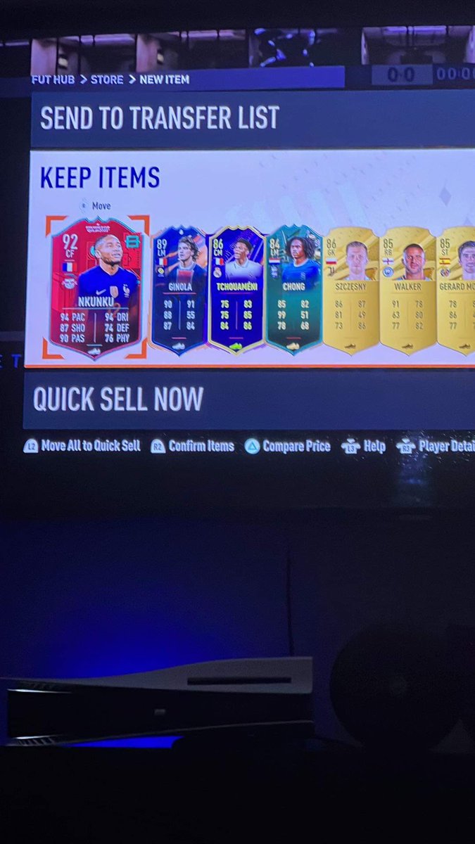 UtdJake18's tweet photo. @FutSheriff Hi 👋 @Castro1021 https://t.co/gTi7nFzyom