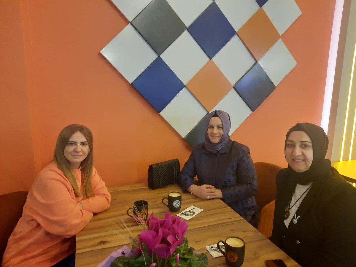 arzukepenekk's tweet photo. Kızılay Çekmeköy Yönetim Kurulu üyesi Nazlı hanımının yeni açmış olduğu işyerini ziyaret ettik. 

Hayırlı olsun diliyor, Esnaflarımıza bol bereketli kazançlar diliyoruz. 

#2023YolundaBiriz
#BirlikİradeZafer https://t.co/VIQmXGm85p