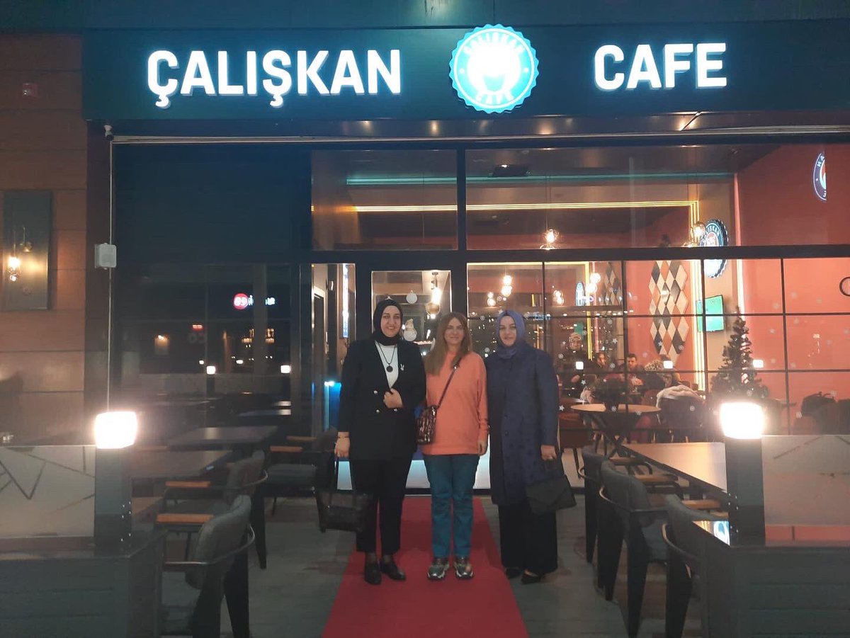 Kızılay Çekmeköy Yönetim Kurulu üyesi Nazlı hanımının yeni açmış olduğu işyerini ziyaret ettik. 

Hayırlı olsun diliyor, Esnaflarımıza bol bereketli kazançlar diliyoruz. 

#2023YolundaBiriz
#BirlikİradeZafer