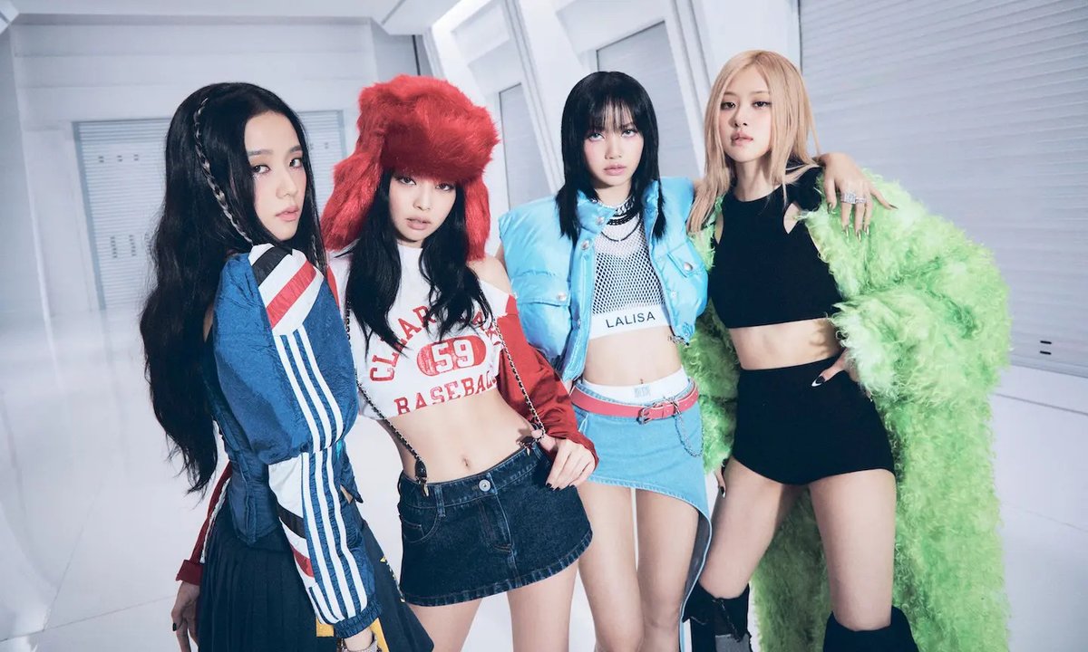 officialcharts's tweet photo. ✨ Blinks helped #BLACKPINK make history this year!  ✨

In 2022, BLACKPINK (@BLACKPINK) became the first female K-pop group ever to achieve a UK Official Number 1 album with #BornPink 🏆💗

See more incredible chart facts of the year ➡ https://t.co/4nNop46o2u https://t.co/6S0cQYJfE7