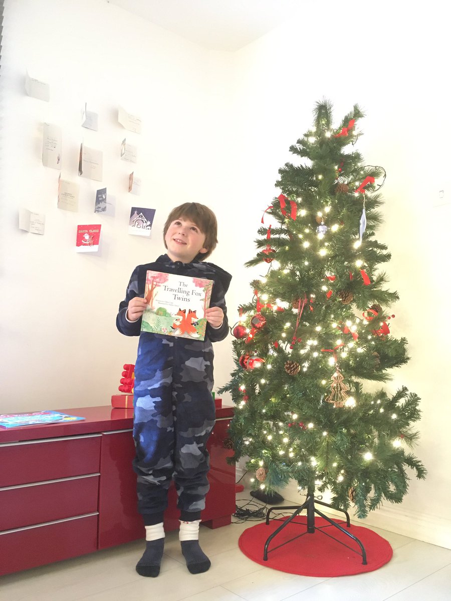 TheFoxTwins_'s tweet photo. Merry Foxy #Christmas from @thetravellingfoxtwins team !!! Here is another happy child with its copy!

#merrychristmas #christmas #christmastree #childrensbooks #illustration #illustrationbook #gift @VeganFluff https://t.co/MvSPnjtP92