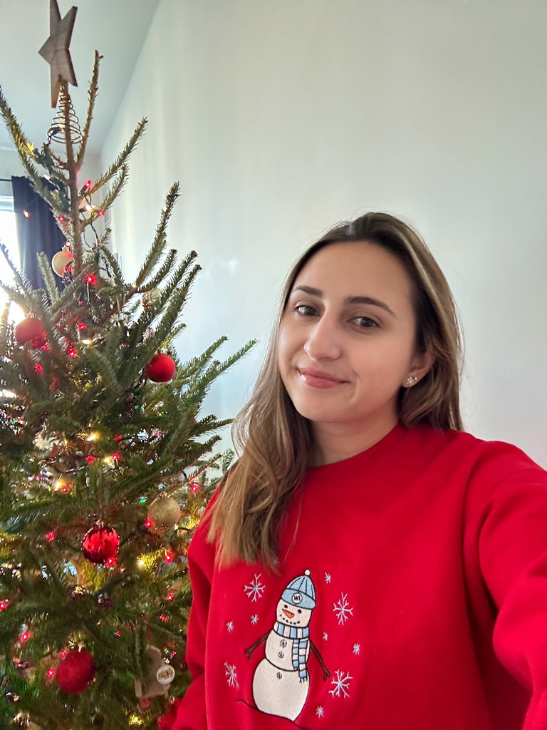 gillwhitesides's tweet photo. merry christmas 🎄🥰 https://t.co/Ttx6B2c69f