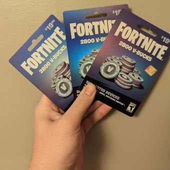 JoJoJosiah_'s tweet photo. 3x GIVEAWAY OF 2800 VBUCKS OR A CHOICE OF 2 PRIZES (figures/plush)

LIKE + RETWEET TO ENTER (must be following)

MERRY CHRISTMAS! good luck to all <3
Shipping to US ONLY! 
thank you for all the support <3 https://t.co/FpUXa5JeYK