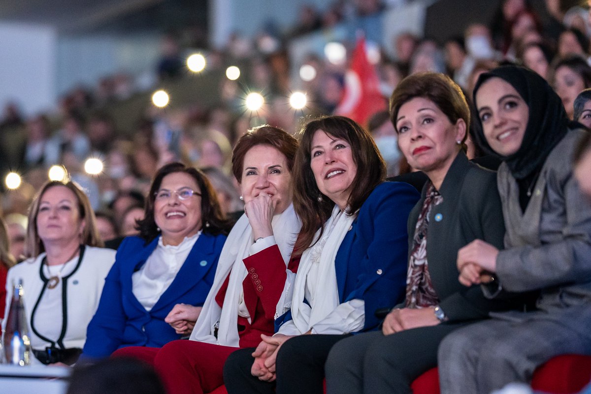Gönlündeki umuda sarılıp büyük buluşmamıza ortak olan tüm cesur kadınlara yürekten teşekkür ediyorum...

Kadınlar yükselecek, Türkiye güçlenecek!