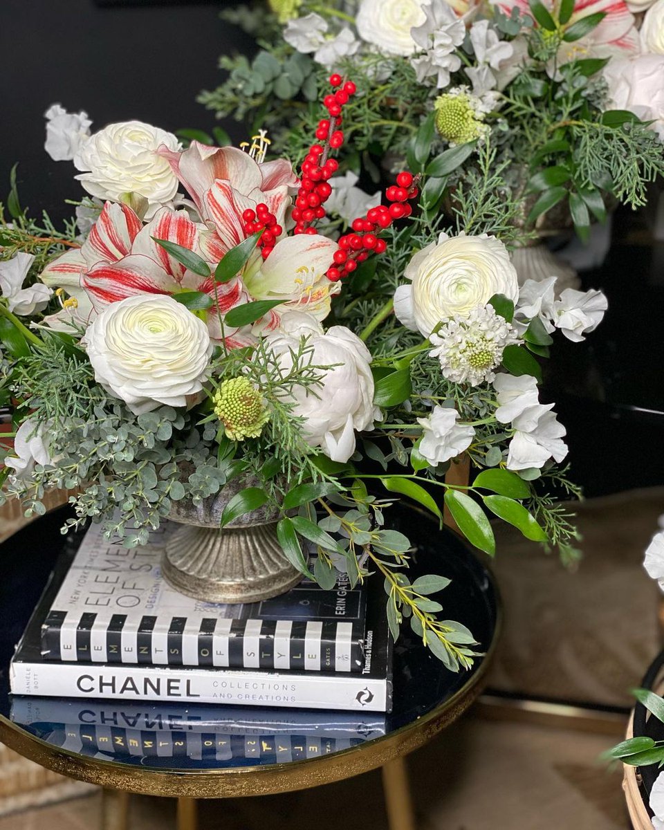 Stunning for a beautiful Christmas dinner!!!✨✨✨✨🤍🤍🤍🤍♥️