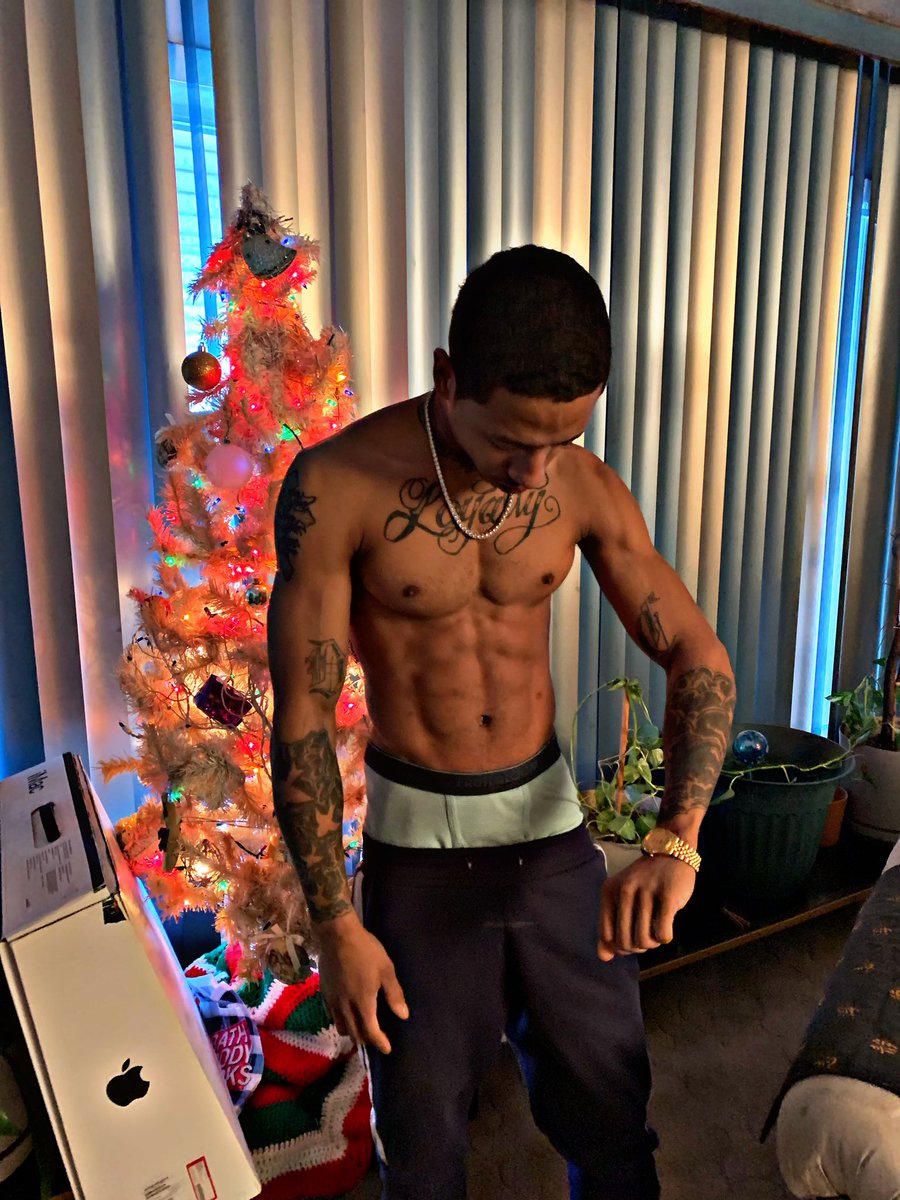 TheRealYoungDC's tweet photo. Baby It Hit Different💦 Dis Holiday 🎊🍾#HitDiffrent 😝#MerryXmas 🎅 #MerryChristmas #MerryChristmas2022 #FYP #artist #music https://t.co/ZKA3OF9gta