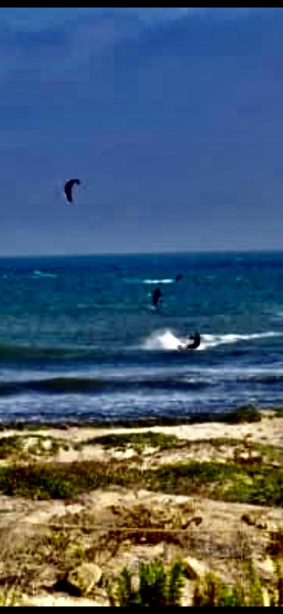 TlrWorldWidellc's tweet photo. #MerryXmas to the #HossMan ๐
Dam๐ค Thatโs cold ๐ฅถ brother ๐ Itโs 72 degrees in #Malibu ๐ฏ lol ๐ Have an awesome #MerryXmas Bernie ๐๐บ๐ธ๐ฏ & Stay warm ๐#Malibu โค๏ธ๐๐ฟ https://t.co/aZU4n9PTvd