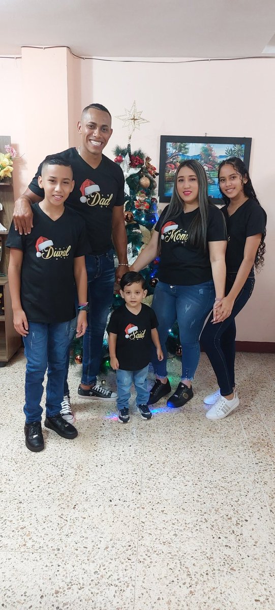 DuvalValverde30's tweet photo. FELIZ NAVIDAD 😘 DIOS ES BUENO https://t.co/dkBy0cEMnZ