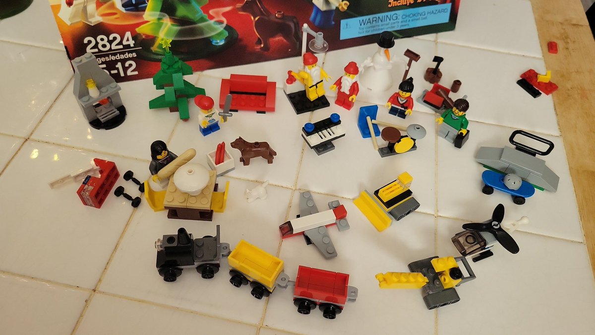 bizarrelegobook's tweet photo. Merry Christmas to all those who celebrate! Had to rebuild the 2010 Advent Calendar (2824) and its controversial Shower Santa for this Bizarre LEGO season!

#BizarreLEGO #LEGOtrivia #ObscureLEGO #LEGO #Kickstarter 

Hope to see the book become a reality soon! 🔽 https://t.co/Cm8FCpFTqw
