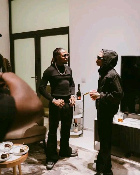 heiscacle's tweet image. Wizkid and Asake trouser, which one big pass? 😂