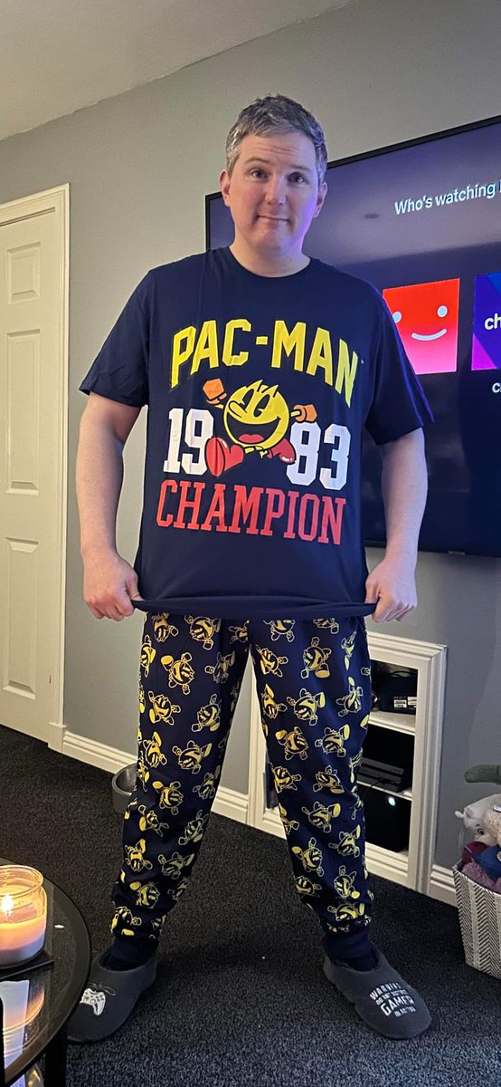 RetroVGvirus's tweet photo. Well chuffed wi ma new jammies! 😊😁😀 #Xmas #xmasday #Christmas #ChristmasDay #Christmas2022 #PacMan #retrogames #retrogamers #RETROGAMING #JesusBirthday #pacmangame #jammies #pyjama #gamers #GamersUnite https://t.co/ncygvOQLq5