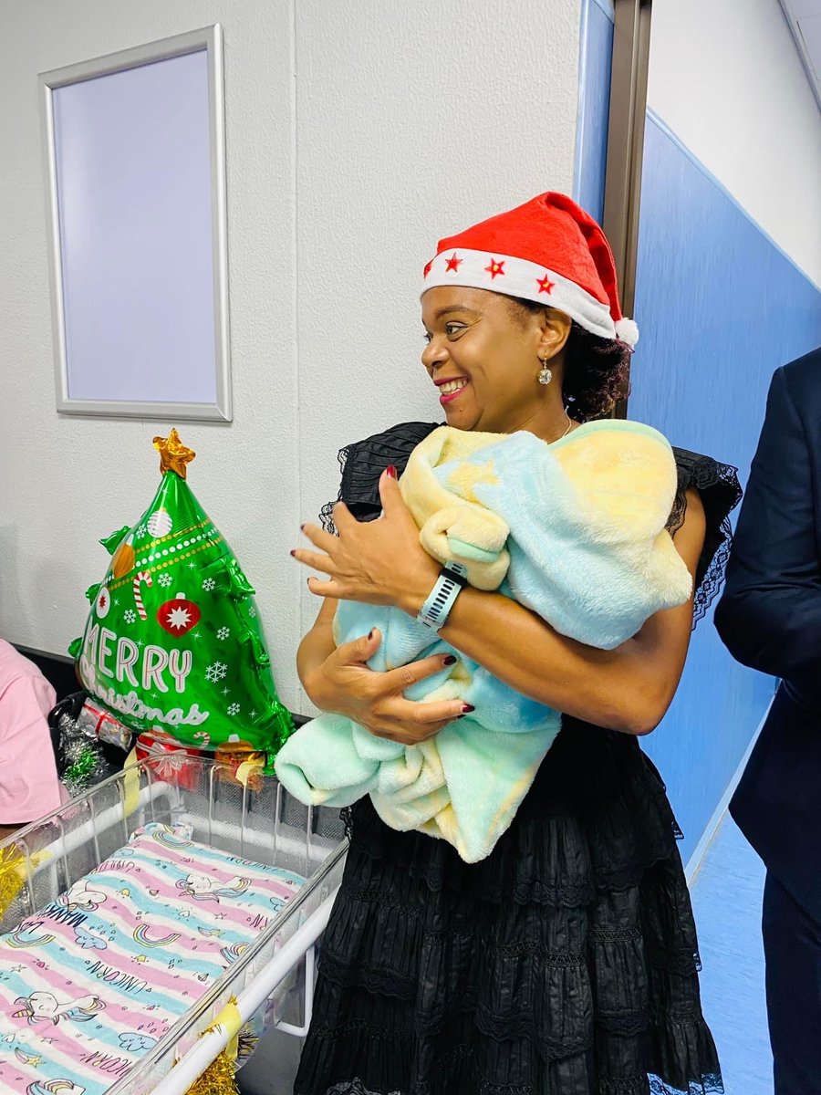 PhophiRamathuba's tweet photo. Those moments of job fulfillment and job satisfaction. As we celebrate good perinatal outcome; Apgar score 10/10 and zero avoidable material death. Let’s make every delivery a Christmas Day delivery https://t.co/YgF1xgHwud