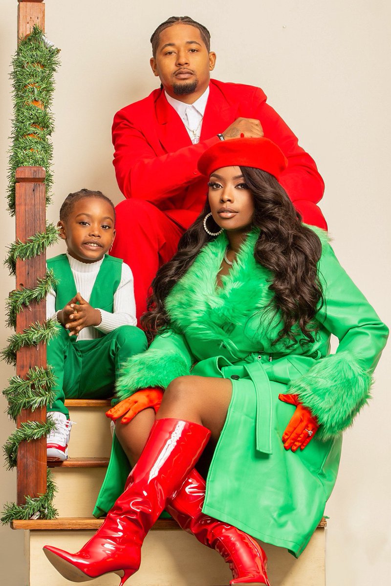 IamtheSade's tweet photo. Santa, don’t nobody want to right your Sleigh tonight, unless you have a red carpet leading the way! 😏🎄🎁❄️ 
Merry Christmas from my Family to Yours! https://t.co/qXRdKZBrJH