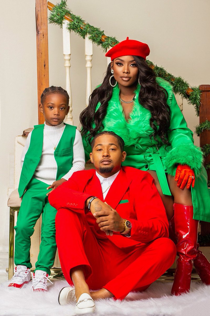 IamtheSade's tweet photo. Santa, don’t nobody want to right your Sleigh tonight, unless you have a red carpet leading the way! 😏🎄🎁❄️ 
Merry Christmas from my Family to Yours! https://t.co/qXRdKZBrJH